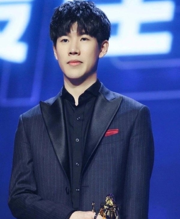 JIEJIE ：我觉得队伍最需要解决的是预防Gank的能力