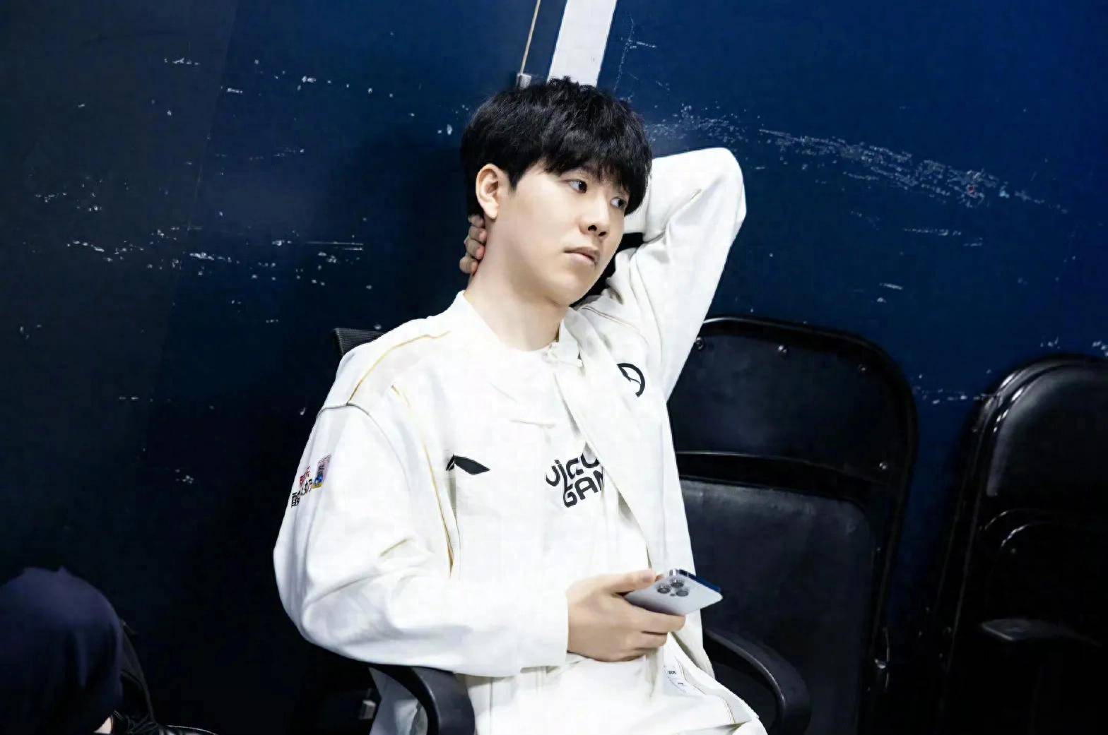 torzsi与 Mouz 签署了多年合同;