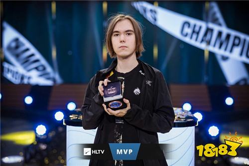 s1mple 参加了一场引起轩然大波的表演赛，导致了一波批评